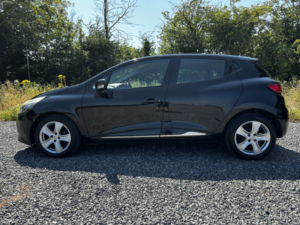 2014 Renault Clio 1.5 Dynamique Medianav Eco� Dci 90 Stop & Start in Black — image 4