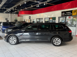 2016 Volkswagen Passat 1.6 Tdi Bluemotion Tech S in Black — image 6