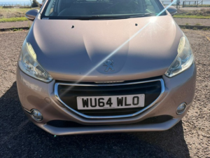 2014 Peugeot 208 1.2 Vti Puretech Allure in Pink — image 3