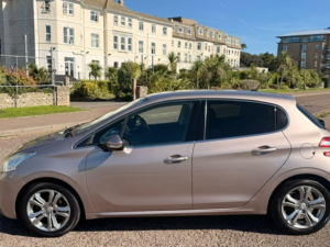 2014 Peugeot 208 1.2 Vti Puretech Allure in Pink — image 6