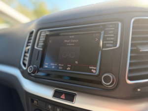2017 Volkswagen Sharan 2.0 Tdi Se MPV 5dr Diesel Manual Euro 6 (s/s) (150 Ps) in Black — image 5