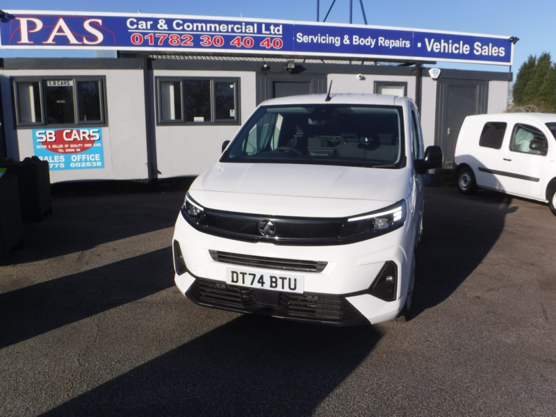 2024 Vauxhall Combo 1.5 Turbo D 2300 Pro in White — image 1