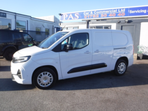 2024 Vauxhall Combo 1.5 Turbo D 2300 Pro in White — image 2
