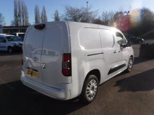 2024 Vauxhall Combo 1.5 Turbo D 2300 Pro in White — image 4