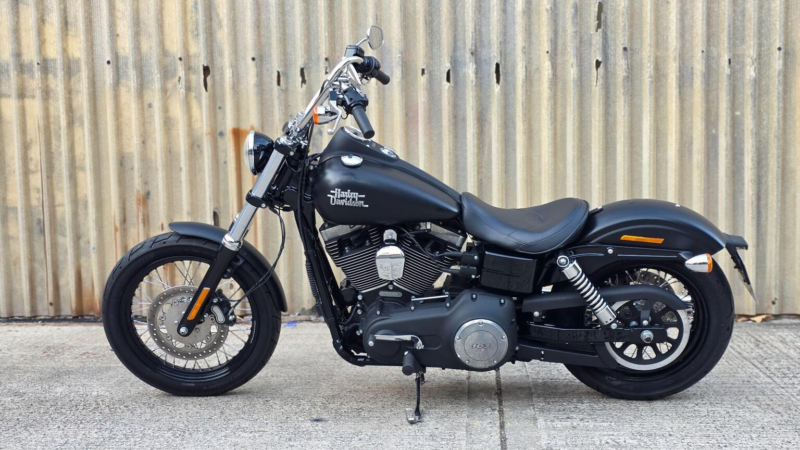 2016 Harley-Davidson Dyna 1690 Fxdb Street Bob in Black — image 1