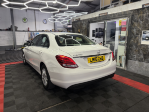 2016 Mercedes-Benz C Class 2.1 C220d Se in White — image 4