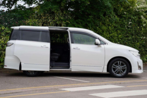 2012 Nissan Elgrand 2.5 Highway Star Urban Chrome 5dr 7 Seats in White — image 3