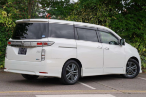 2012 Nissan Elgrand 2.5 Highway Star Urban Chrome 5dr 7 Seats in White — image 4