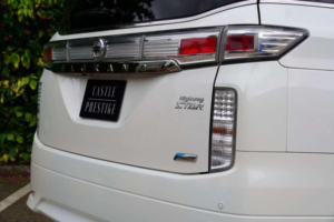 2012 Nissan Elgrand 2.5 Highway Star Urban Chrome 5dr 7 Seats in White — image 5