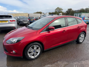 2014 Ford Focus 1.0t Ecoboost Titanium Navigator Euro 5 (s/s) 5dr in Red — image 3