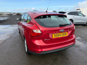 2014 Ford Focus 1.0t Ecoboost Titanium Navigator Euro 5 (s/s) 5dr in Red — image 4