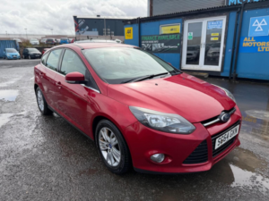 2014 Ford Focus 1.0t Ecoboost Titanium Navigator Euro 5 (s/s) 5dr in Red — image 5