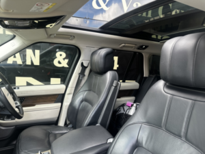 2018 Land Rover Range Rover 3.0 Td V6 Vogue Se in Black — image 5