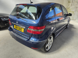 2011 Mercedes-Benz B Class 2.0 B200 Cdi Se in Blue — image 5