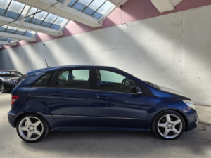 2011 Mercedes-Benz B Class 2.0 B200 Cdi Se in Blue — image 6