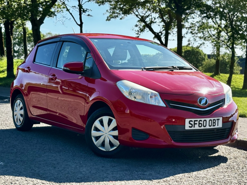 2011 Toyota Yaris 1.0 Hatchback 5dr Petrol Auto in Red — image 1