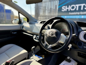 2011 Toyota Yaris 1.0 Hatchback 5dr Petrol Auto in Red — image 3