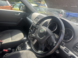 2011 Skoda Yeti 1.8 Tsi Se in Grey — image 2