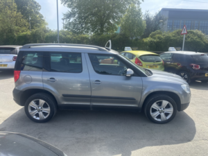 2011 Skoda Yeti 1.8 Tsi Se in Grey — image 5