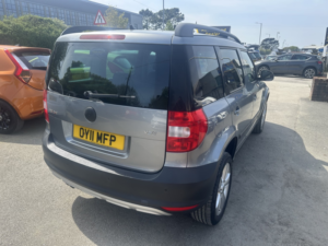 2011 Skoda Yeti 1.8 Tsi Se in Grey — image 6