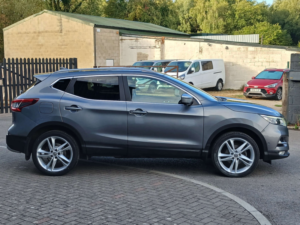 2019 Nissan Qashqai 1.3 Qashqai N-Motion Dig-T 5dr in Grey — image 2