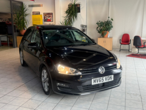 2015 Volkswagen Golf 2.0 Tdi Bluemotion Tech Gt in Black — image 2