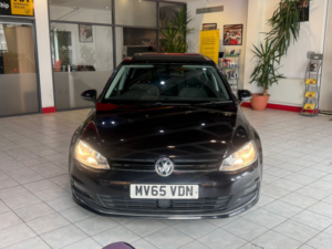 2015 Volkswagen Golf 2.0 Tdi Bluemotion Tech Gt in Black — image 4