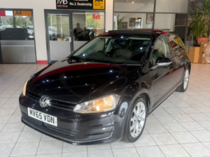 2015 Volkswagen Golf 2.0 Tdi Bluemotion Tech Gt in Black — image 5