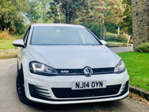 2014 Volkswagen Golf 2.0 Tdi Bluemotion Tech Gtd in White — image 2