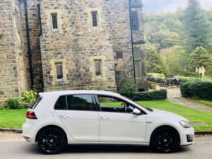 2014 Volkswagen Golf 2.0 Tdi Bluemotion Tech Gtd in White — image 3