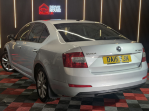 2015 Skoda Octavia 1.6 Tdi Elegance in Silver — image 2
