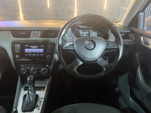 2015 Skoda Octavia 1.6 Tdi Elegance in Silver — image 3