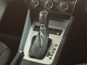 2015 Skoda Octavia 1.6 Tdi Elegance in Silver — image 4