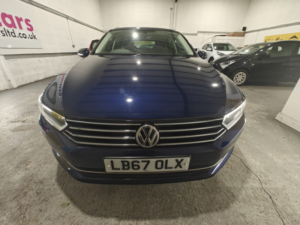 2018 Volkswagen Passat 2.0 Tdi Se Business in Blue — image 3