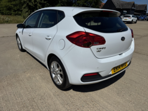 2014 Kia Ceed 1.4 Crdi Vr7 in White — image 3