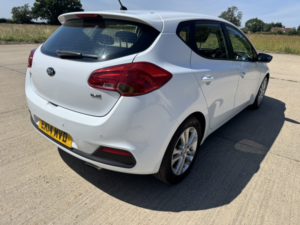 2014 Kia Ceed 1.4 Crdi Vr7 in White — image 4