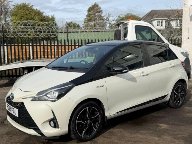 2018 Toyota Yaris 1.5 Vvt-H Grey Bi-Tone E-CVT Euro 6 (s/s) 5dr in White — image 1