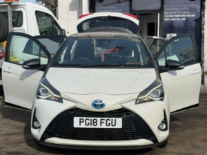 2018 Toyota Yaris 1.5 Vvt-H Grey Bi-Tone E-CVT Euro 6 (s/s) 5dr in White — image 2