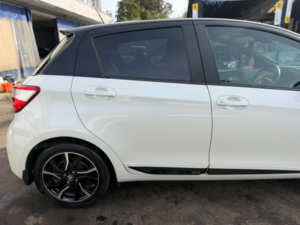 2018 Toyota Yaris 1.5 Vvt-H Grey Bi-Tone E-CVT Euro 6 (s/s) 5dr in White — image 4