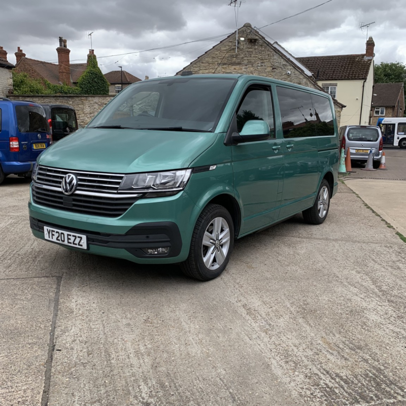 2020 Volkswagen Transporter Shuttle 2.0 Tdi Se in Green — image 1