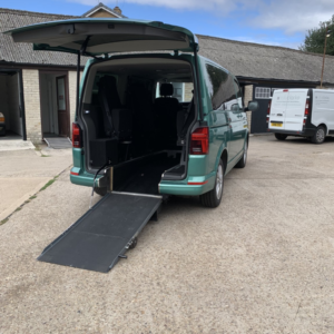 2020 Volkswagen Transporter Shuttle 2.0 Tdi Se in Green — image 5
