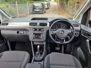 2018 Volkswagen Caddy Maxi Life 2.0 Tdi Bluemotion Tech in Purple — image 3