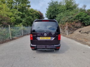2018 Volkswagen Caddy Maxi Life 2.0 Tdi Bluemotion Tech in Purple — image 4