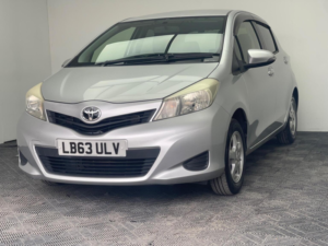 2013 Toyota Yaris 1.33 Dual Vvt-I Tr Multidrive S Euro 5 5dr in Silver — image 3