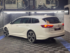 2018 Vauxhall Insignia 2.0 Turbo D Blueinjection Sri Vx Line Nav Sports Tourer Auto Euro 6 (s/s) 5dr in White — image 4
