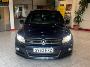 2013 Volkswagen Tiguan 2.0 Tdi Bluemotion Tech R-Line in Blue — image 3