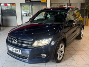 2013 Volkswagen Tiguan 2.0 Tdi Bluemotion Tech R-Line in Blue — image 4