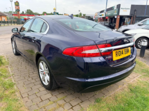 2014 Jaguar Xf 2.2d Luxury Auto Euro 5 (s/s) 4dr in Blue — image 4