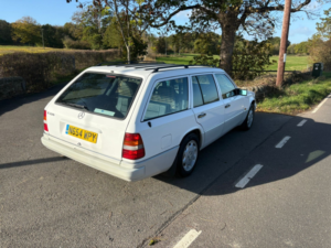 1995 Mercedes-Benz 220 Ref 8837 - Mercedes Benz W124 E220 Automatic Estate - Air Con (rhd - Uk Car) in White — image 2