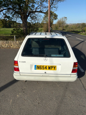 1995 Mercedes-Benz 220 Ref 8837 - Mercedes Benz W124 E220 Automatic Estate - Air Con (rhd - Uk Car) in White — image 4